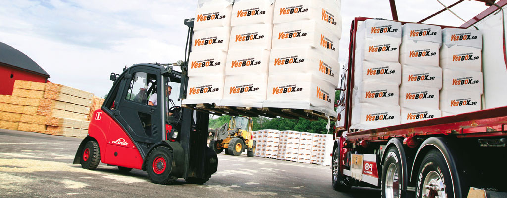 loading YesBox Stable bedding
